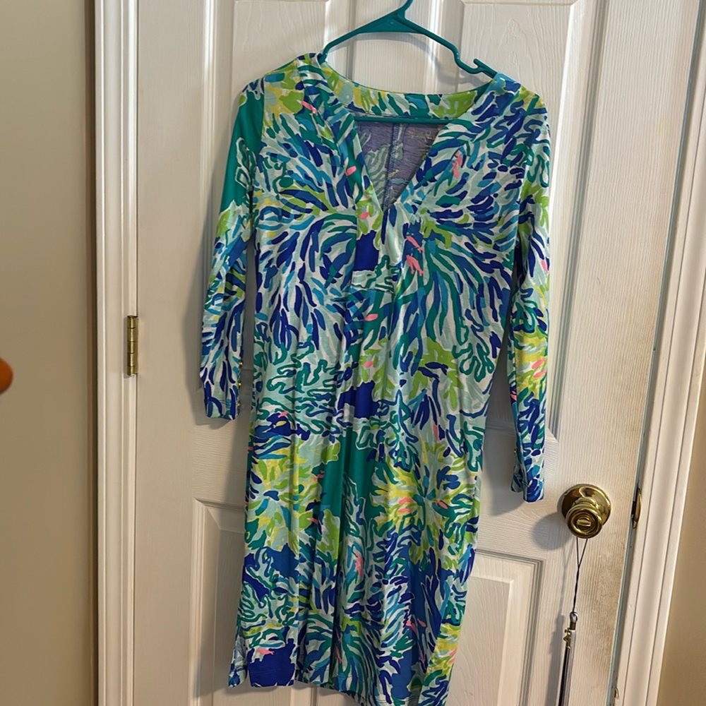 Lily Pulitzer floral dress w 3/4 sleeves in a size XS